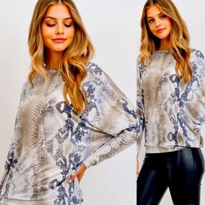 Snake print Top